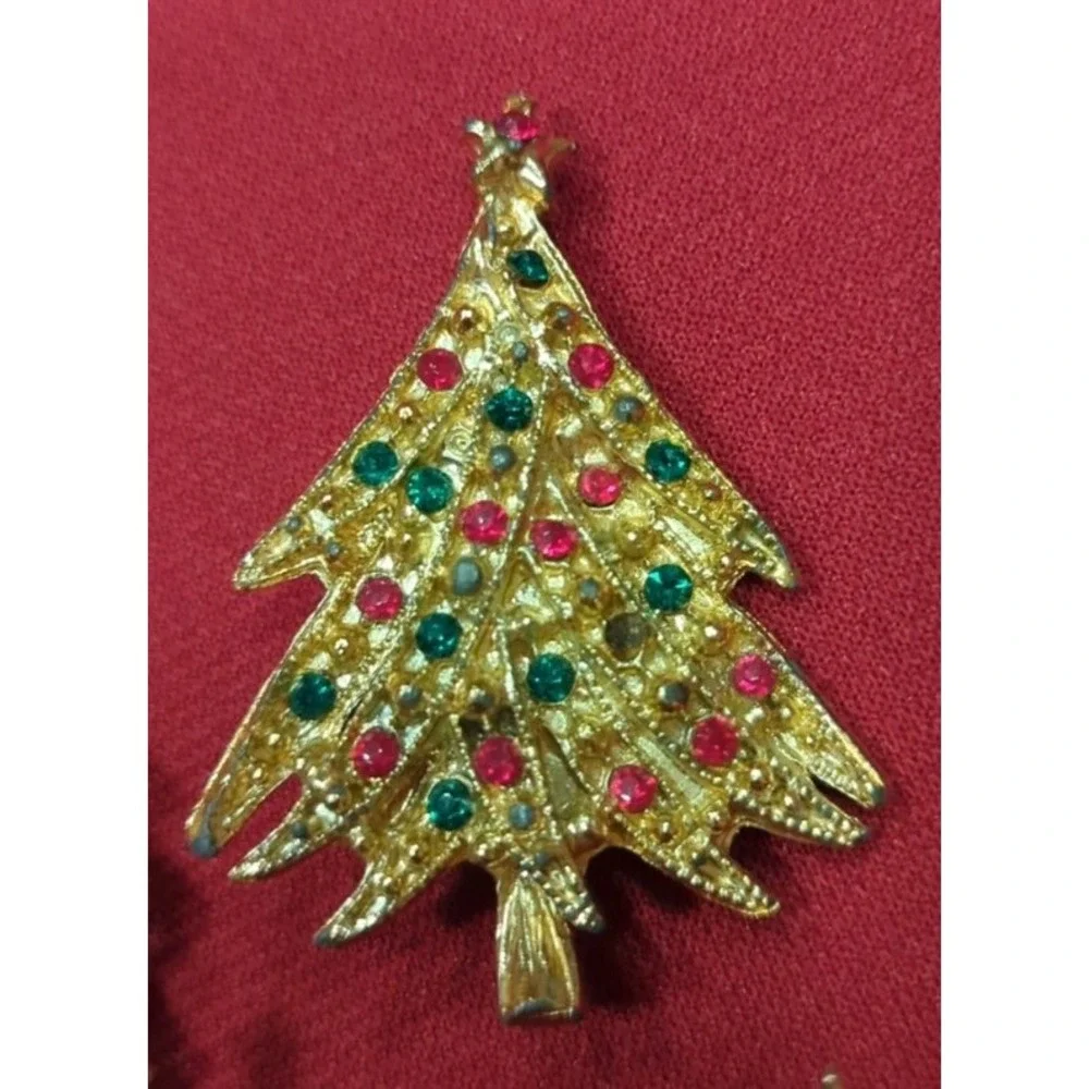 Vintage Christmas Tree Retro Brooch Pin Very Pretty With Colored Stones